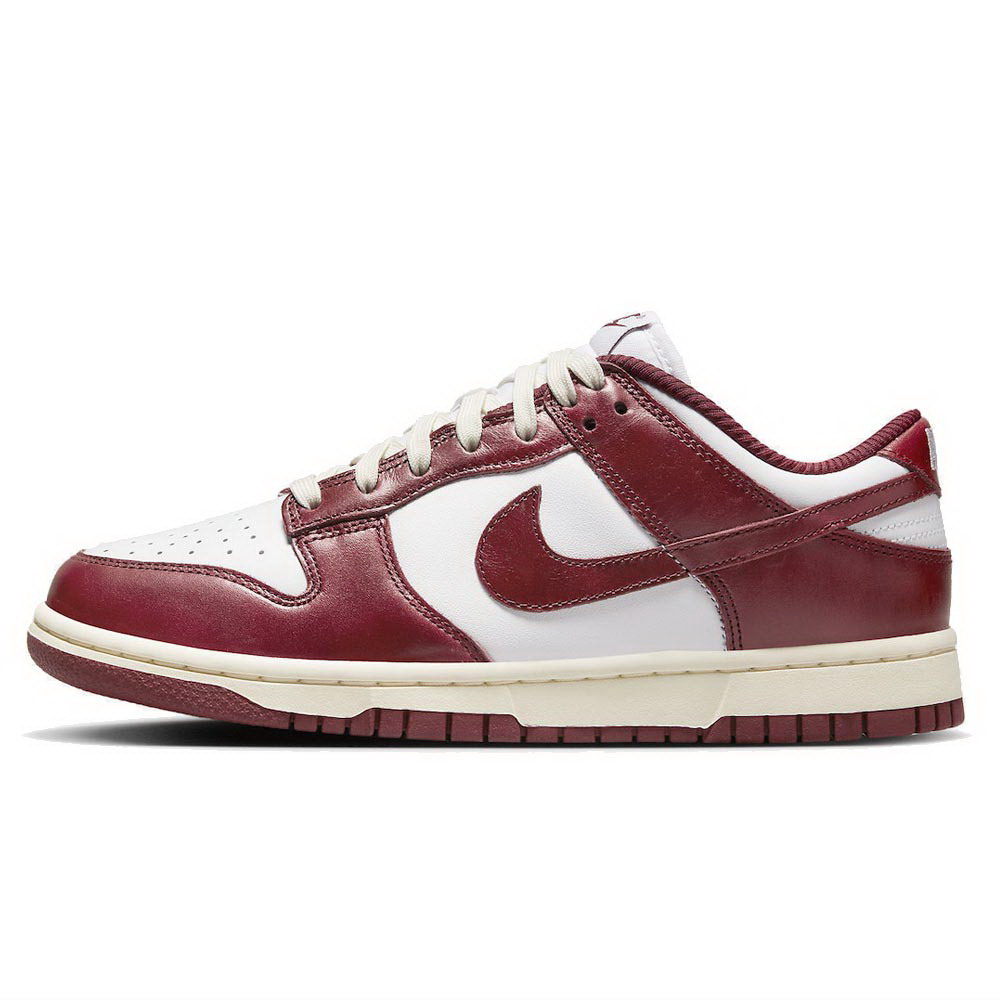 SB Dunk Low Team Red
